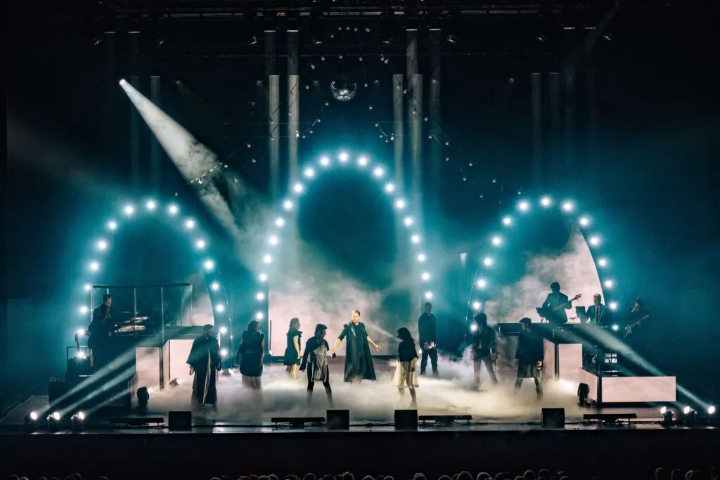 THIS IS THE GREATEST SHOW – photo 6